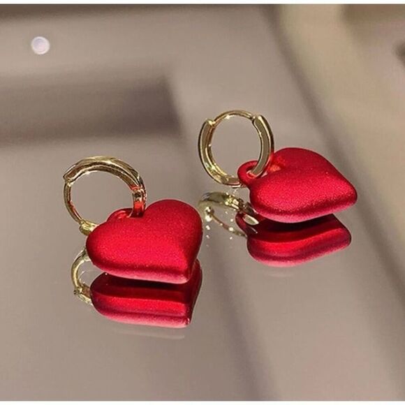 NWT Red Heart Shape Design Gold Buckle Clip Drop Earrings - Picture 6 of 7